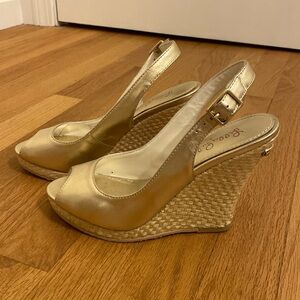 Lilly Pulitzer gold heels size 6.